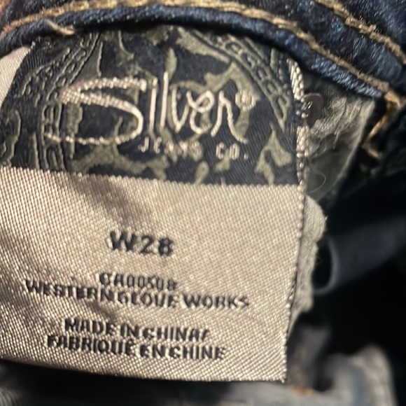 Silver Suki Mid Rise Capri - Picture 4 of 7